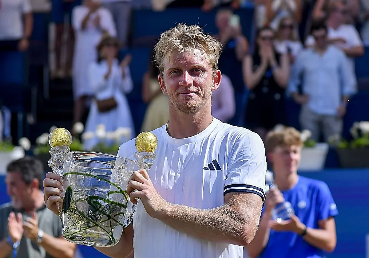 Malaga's Alejandro Davidovich ends wait for first ATP title with historic Mallorca triumph