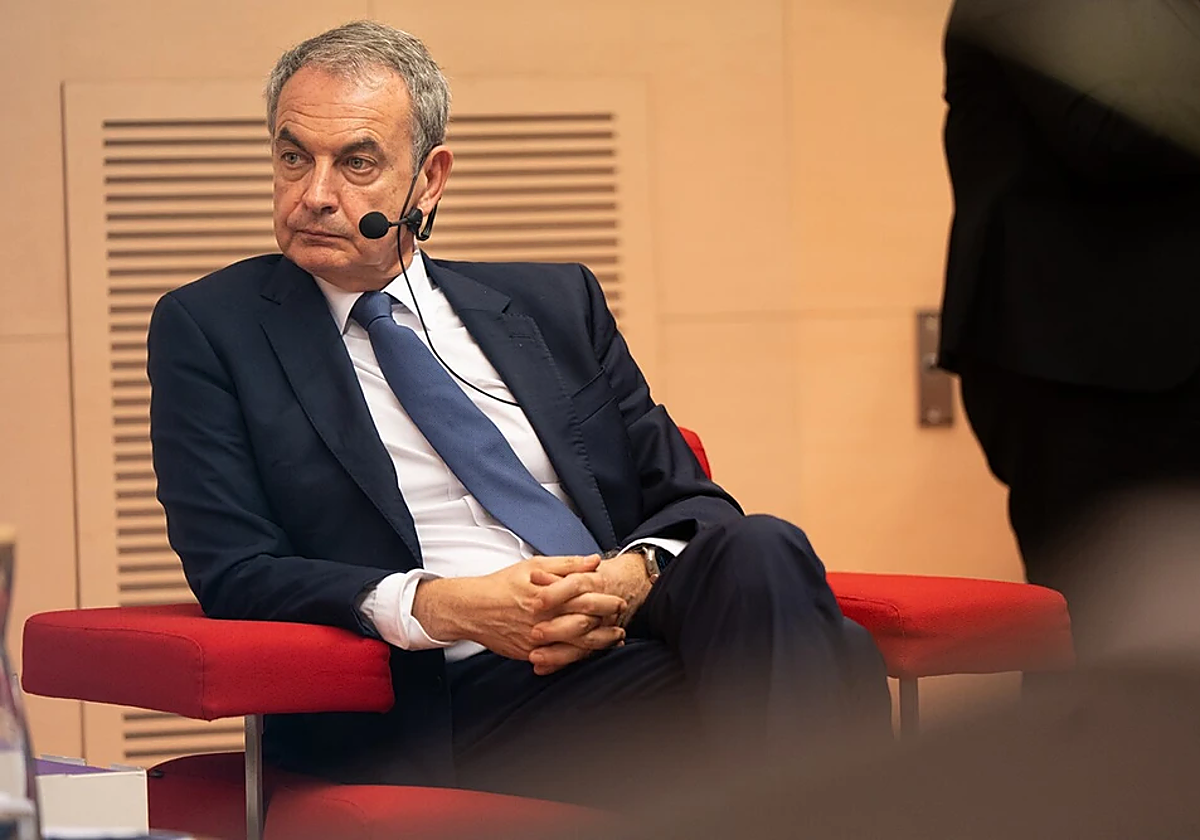 Los chats de EE UU que Zapatero quiere tumbar contienen 108 referencias a él de 'la trama Plus Ultra'