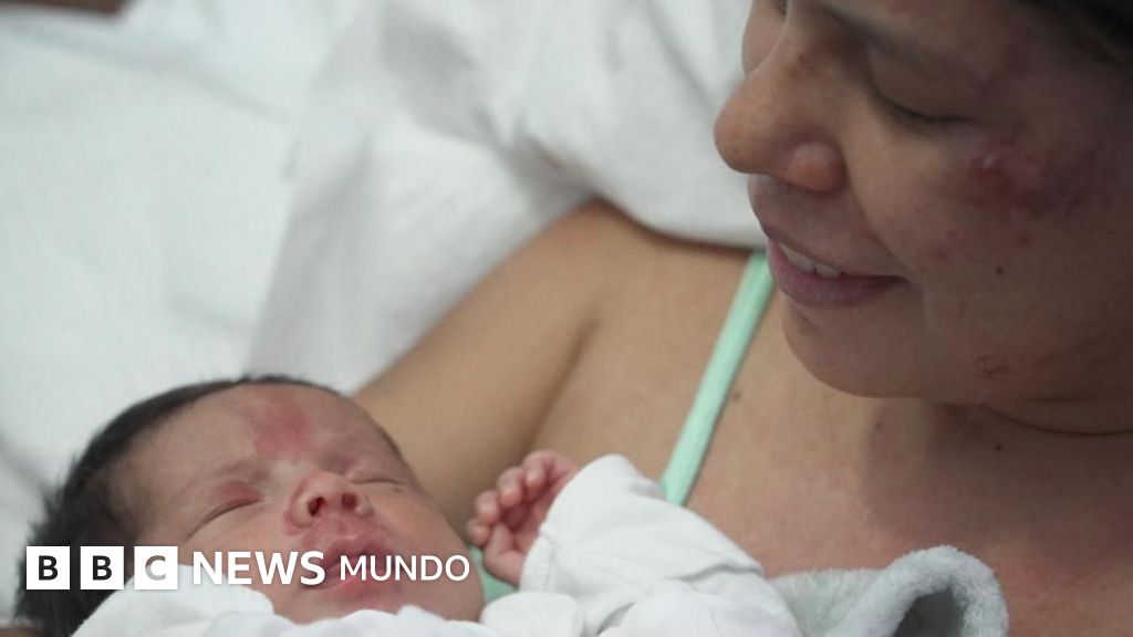 "El bebé fue mi motor para estar despierta y alerta": la BBC habla con la madre rescatada junto a su hijo de 18 días en Venezuela