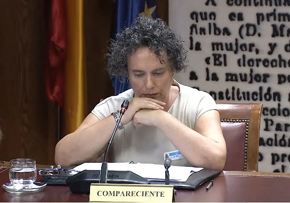 La secretaria de Zapatero se niega a contestar por su imputación en la comisión de investigación del Senado