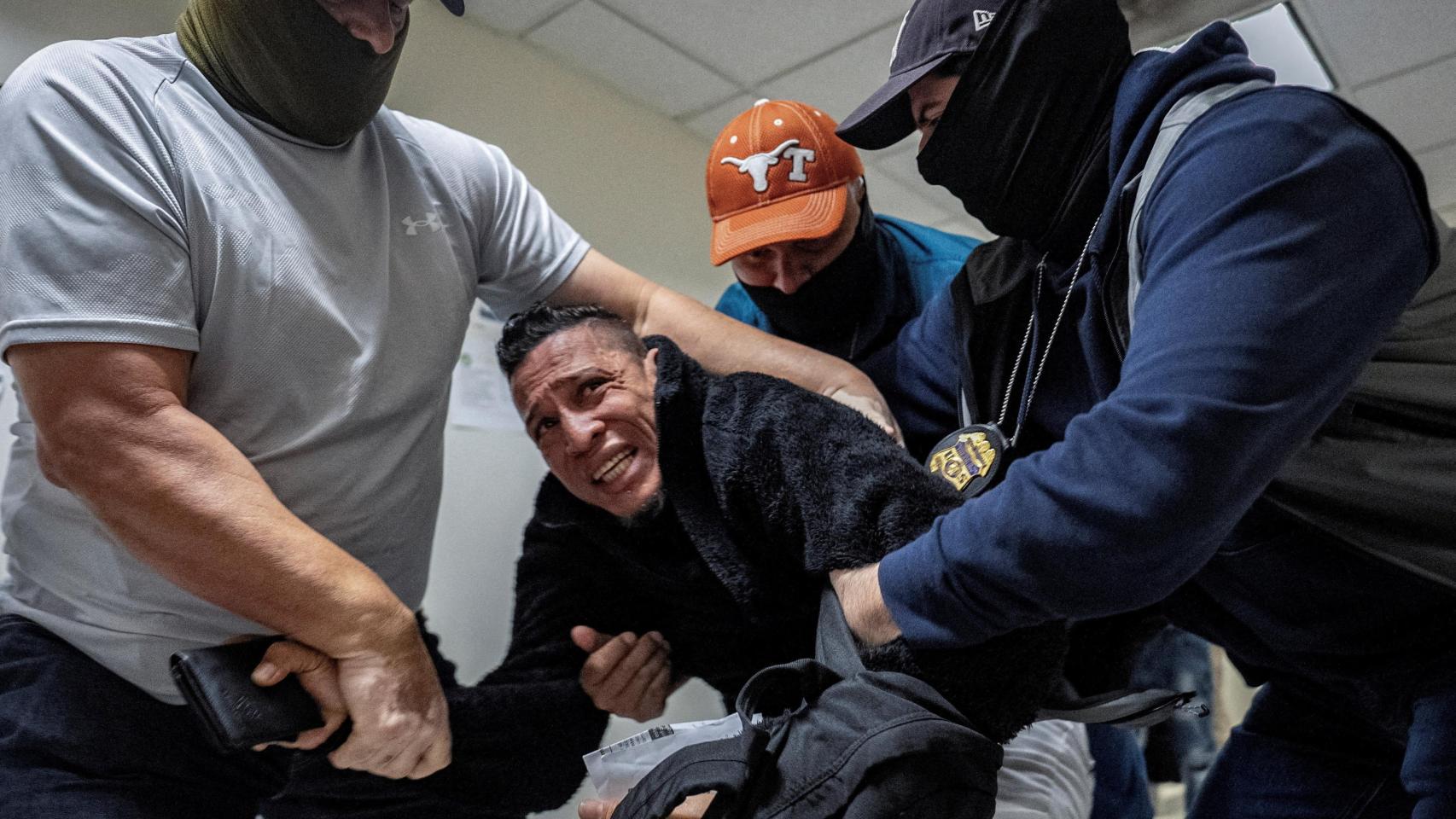 Trump eleva a 2.500 € el pago a inmigrantes irregulares para que abandonen EEUU antes de 2026: "Si no, los arrestaremos"