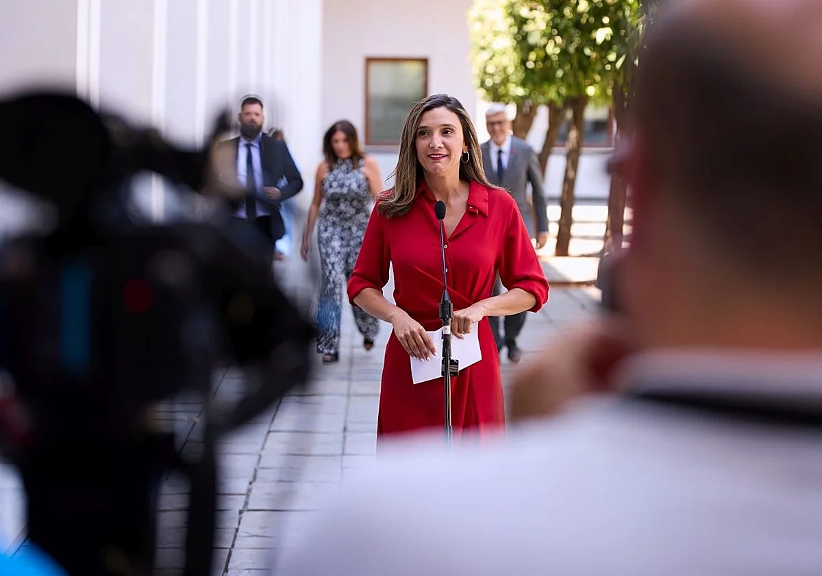 El PSOE tacha de «hueco» el discurso de Moreno al que define como «el rey de postureo»