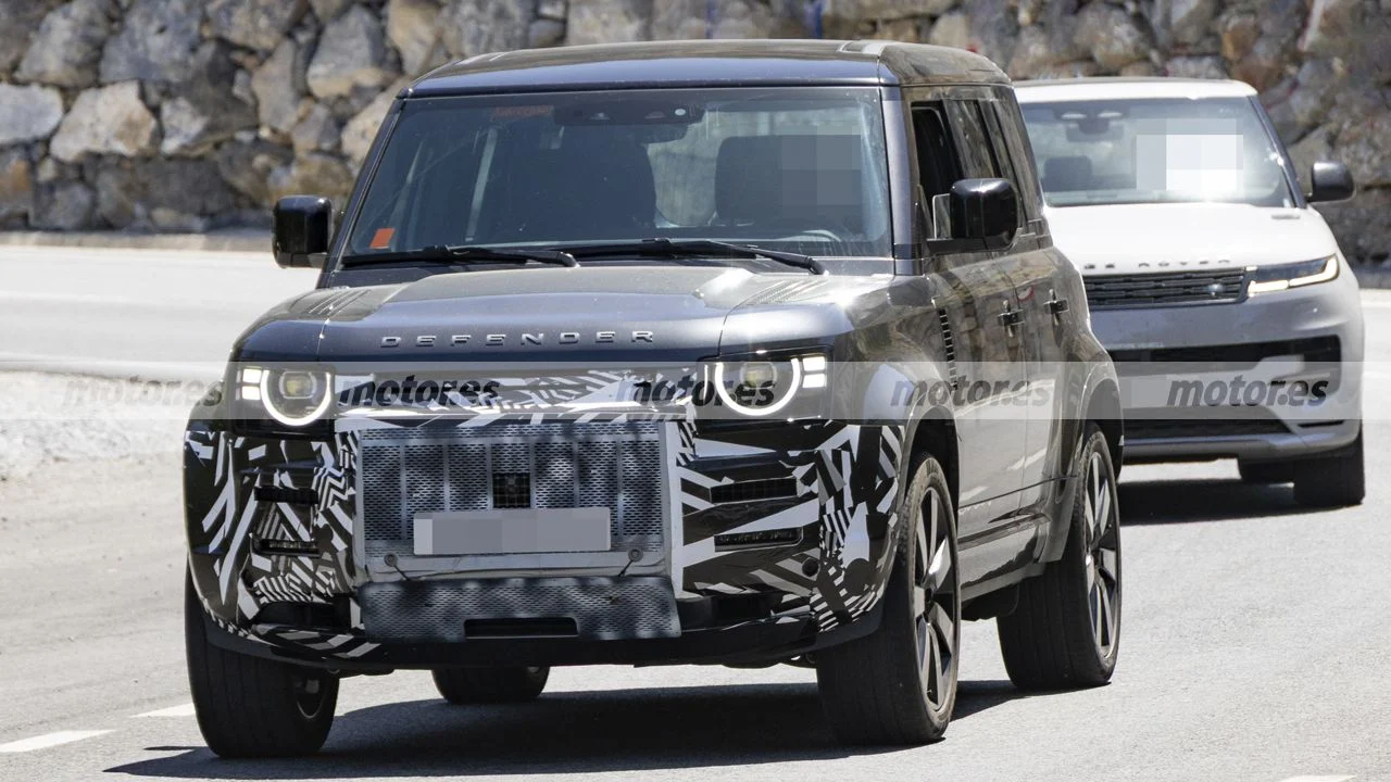 El Land Rover Defender 2028 se deja ver en las exigentes pruebas de calor, el esperado facelift toma forma