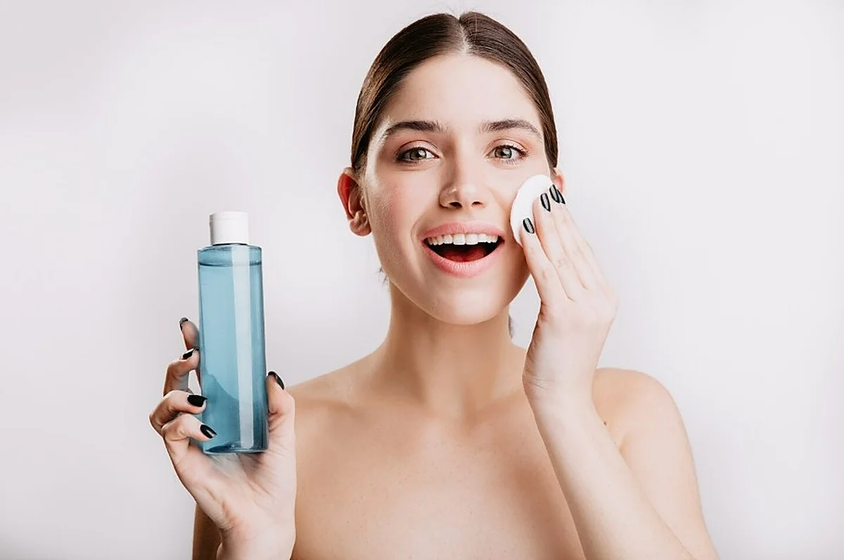 Agua micelar Bioderma Sensibio H2O: Desmaquilla, limpia y calma la piel sin frotar