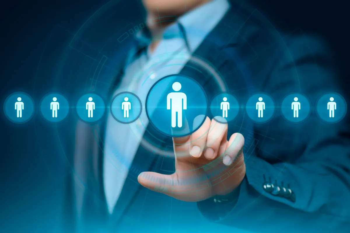 Las empresas que más invierten en IA contratan personal más rápido que sus competidoras