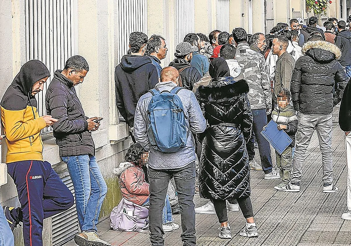 El Supremo abre la puerta a llevar la regularización de inmigrantes al Tribunal de Justicia de la UE