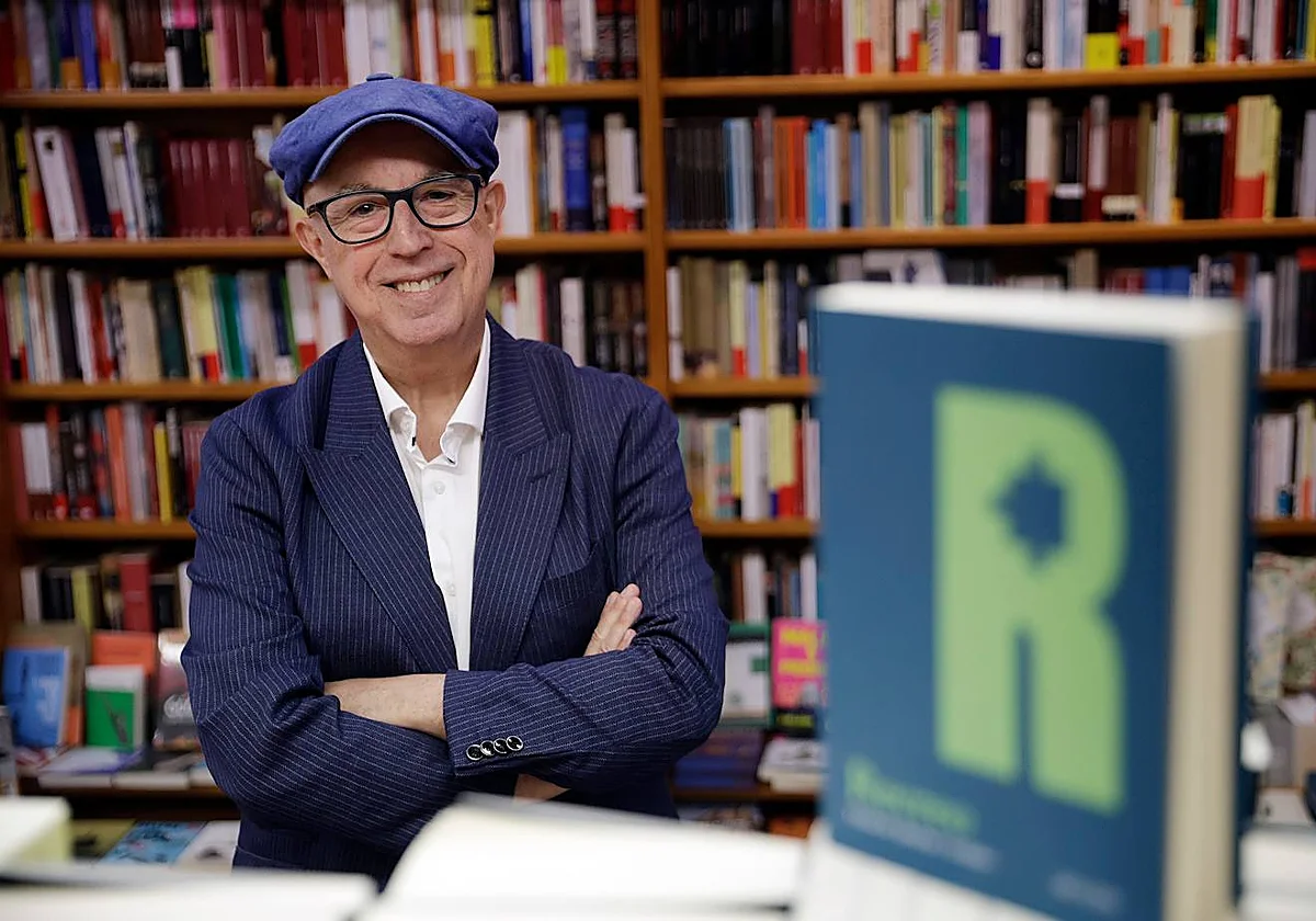 Jiménez Urdiales publica la novela de toda una vida como profesor en lo que tarda un 'Recreo'