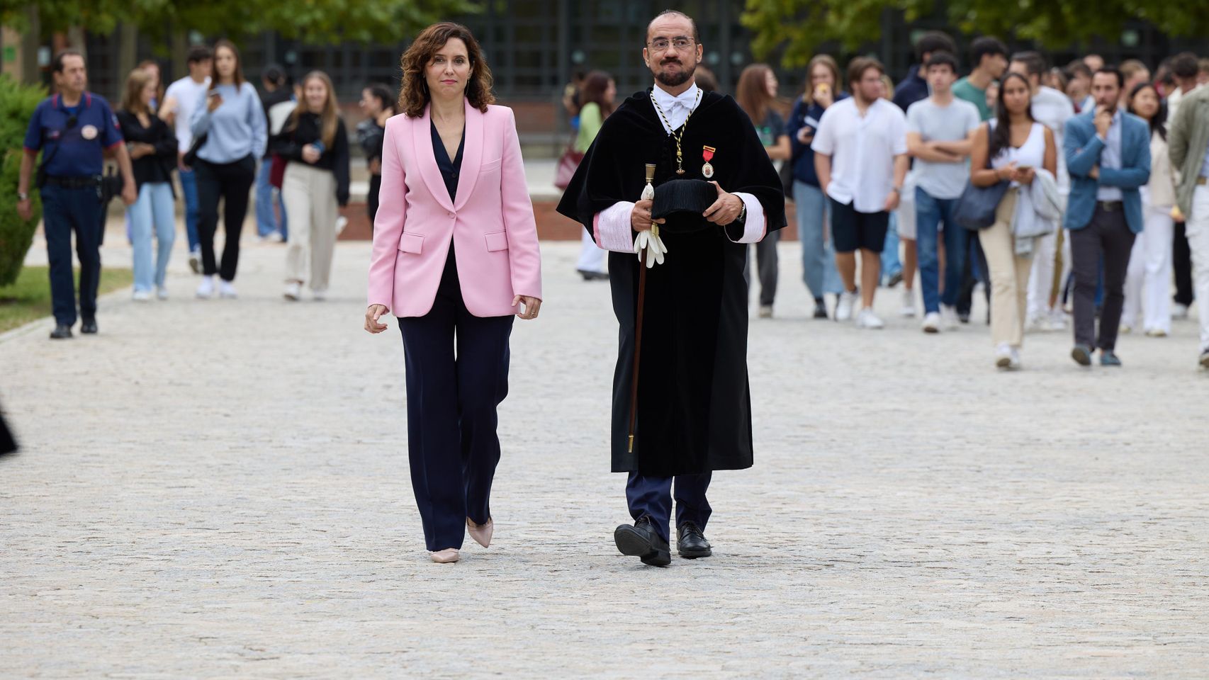 Ayuso incrementará un 78% el número de catedráticos de enseñanzas no universitarias con 330 nuevas plazas