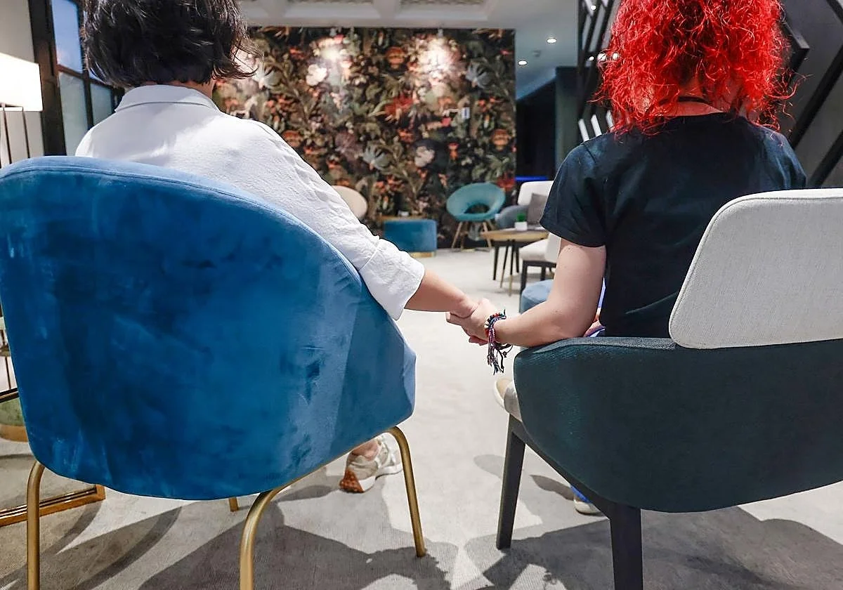 «Obligaron a mi hija a ducharse con el compañero que le acosaba en Álava»