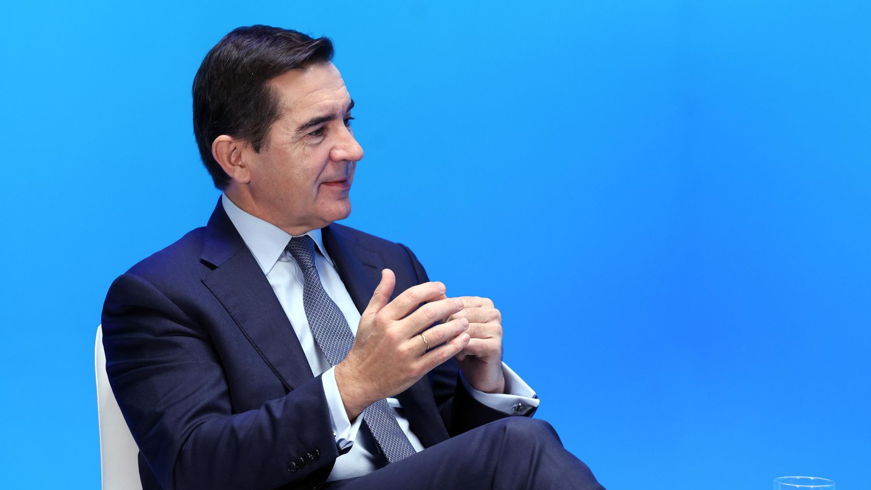 BBVA vende un 3% de Telefónica y emprende su salida de la operadora después de 30 años en el capital