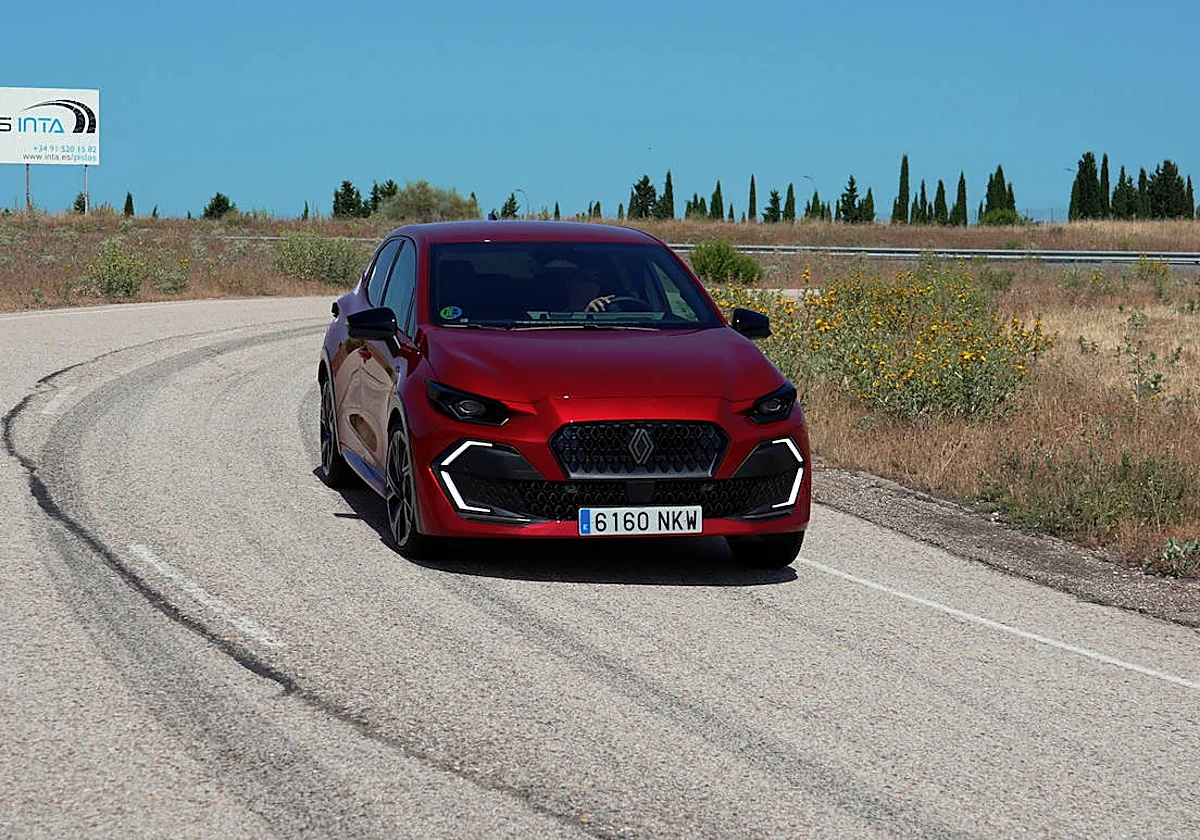 Probamos el Clio híbrido: el utilitario de Renault estrena diseño y una eficiencia energética sin precedentes