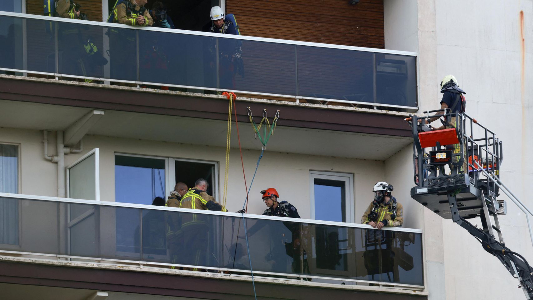 Al menos cinco muertos y varios heridos tras el incendio de un edificio con 200 vecinos en la ciudad belga de Amberes