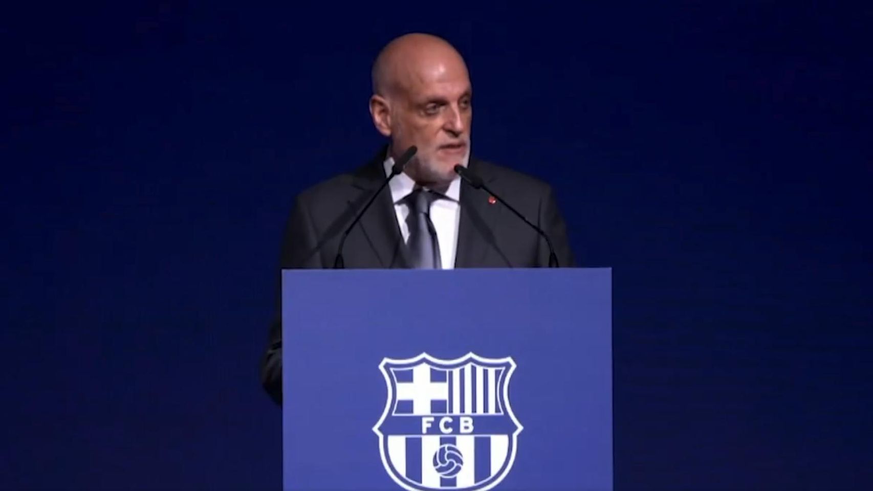 Tebas tiende puentes con Laporta en su toma de posesión como presidente: "Vamos a tener... El Barça va a tener éxitos"