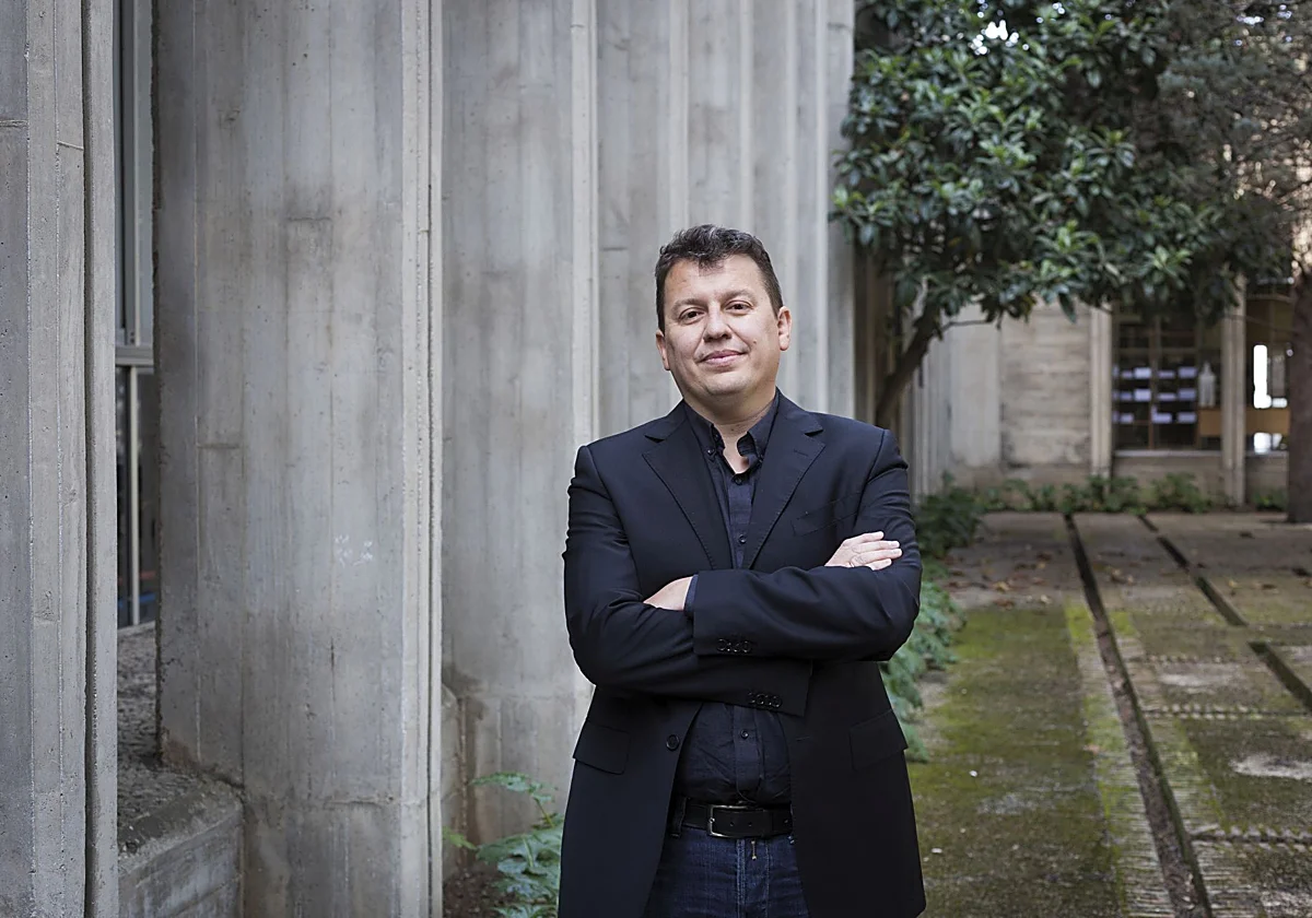 El catedrático Miguel Ángel del Arco presenta en Marbella su obra 'La hambruna española'