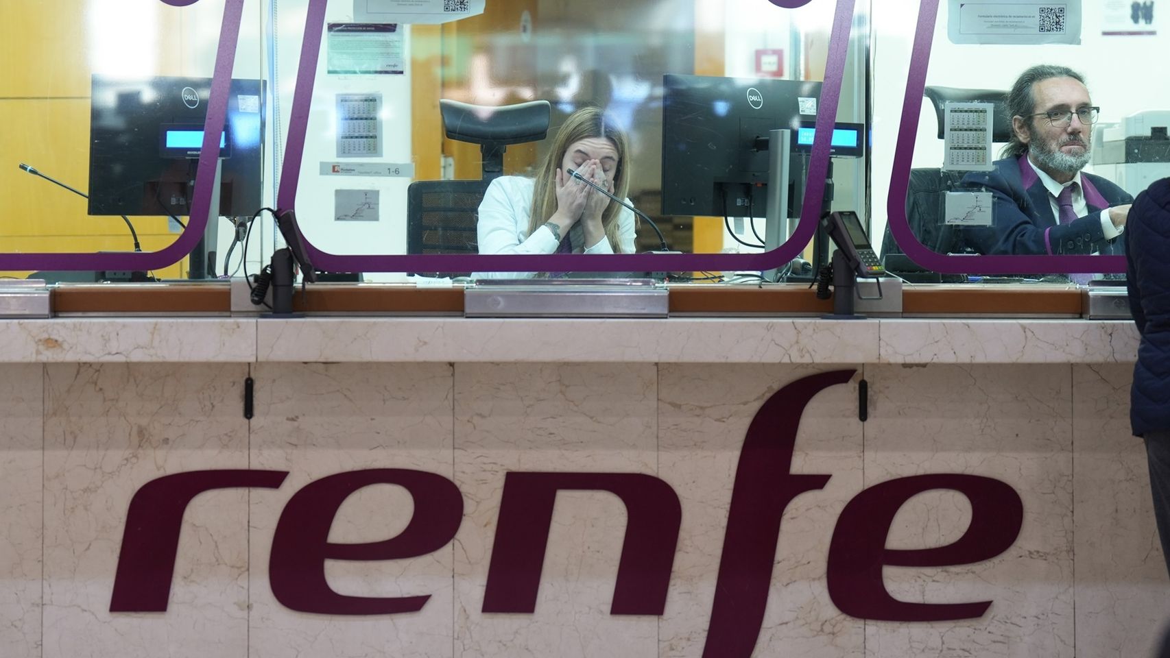 Más lío en las oposiciones paralizadas de Renfe: los 600 aprobados se unen para defender que no hubo amaño