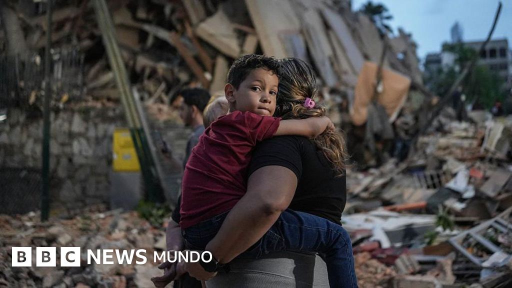"Estoy vivo, veo el cielo. Llamen a mi familia": las impactantes historias de cómo sobrevivieron algunos venezolanos la primera semana después del doble terremoto