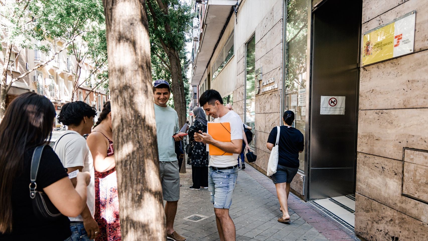 El Gobierno cifra en casi 1,2 millones las solicitudes de regularización de inmigrantes: el 67% son latinoamericanos