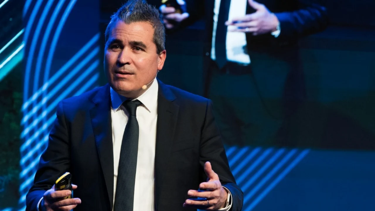 El presidente de Renault en España, sobre China y el coche eléctrico: "Esto va de dominar el mundo desde el punto de vista tecnológico"