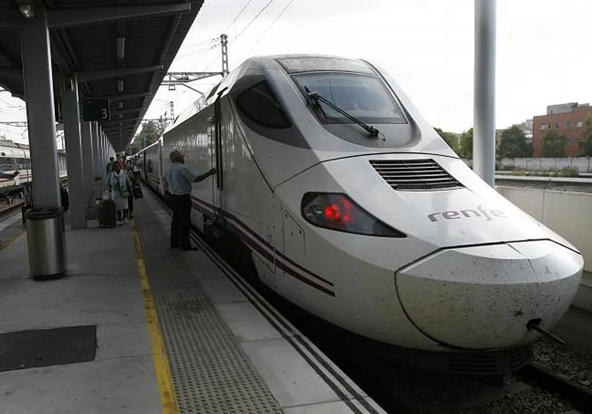 Una incidencia en la catenaria interrumpe la circulación ferroviaria en la línea Madrid-Galicia