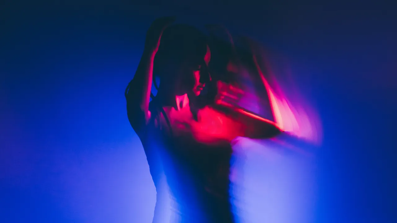 Reddit elimina tutoriales que enseñaban a generar desnudos en Gemini y ChatGPT