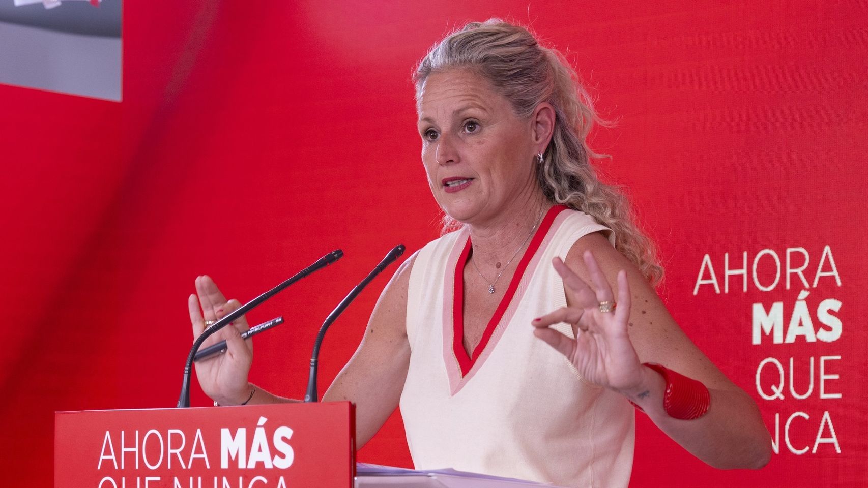 La portavoz del PSOE descarta la dimisión de la directora de la Guardia Civil: "Está imputada por hacer unos cafés"
