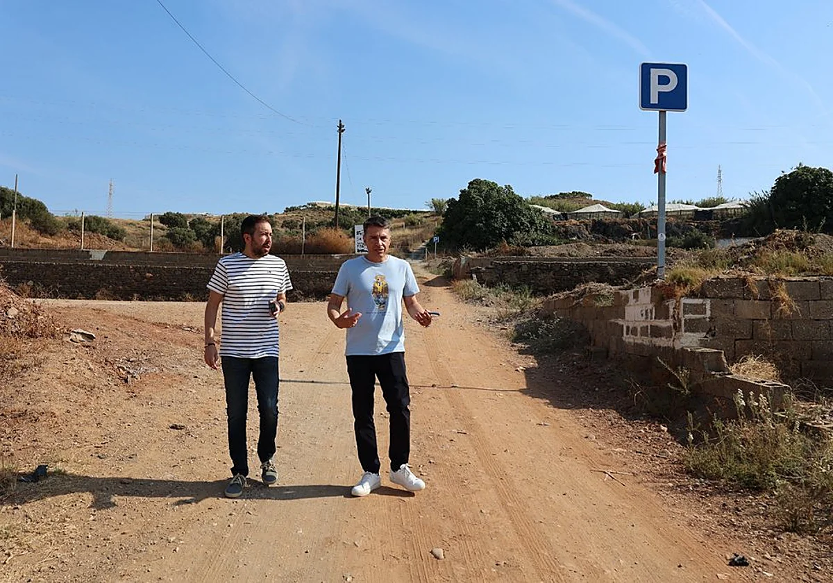 Torrox refuerza el aparcamiento este verano con 4.000 plazas gratuitas en la costa
