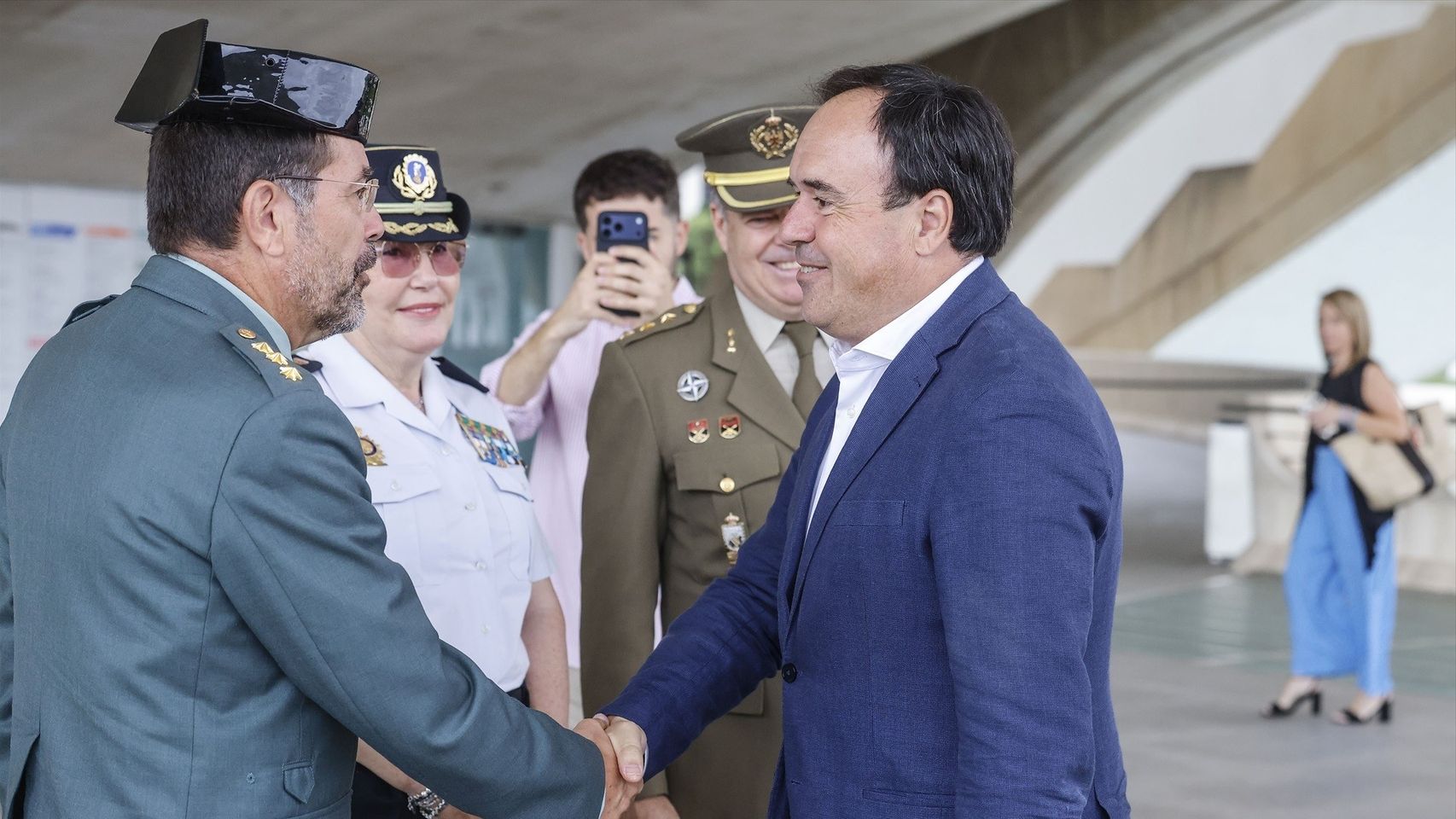 Pérez Llorca impulsa un plan de inversión de 100 millones de euros para la industria de la defensa valenciana