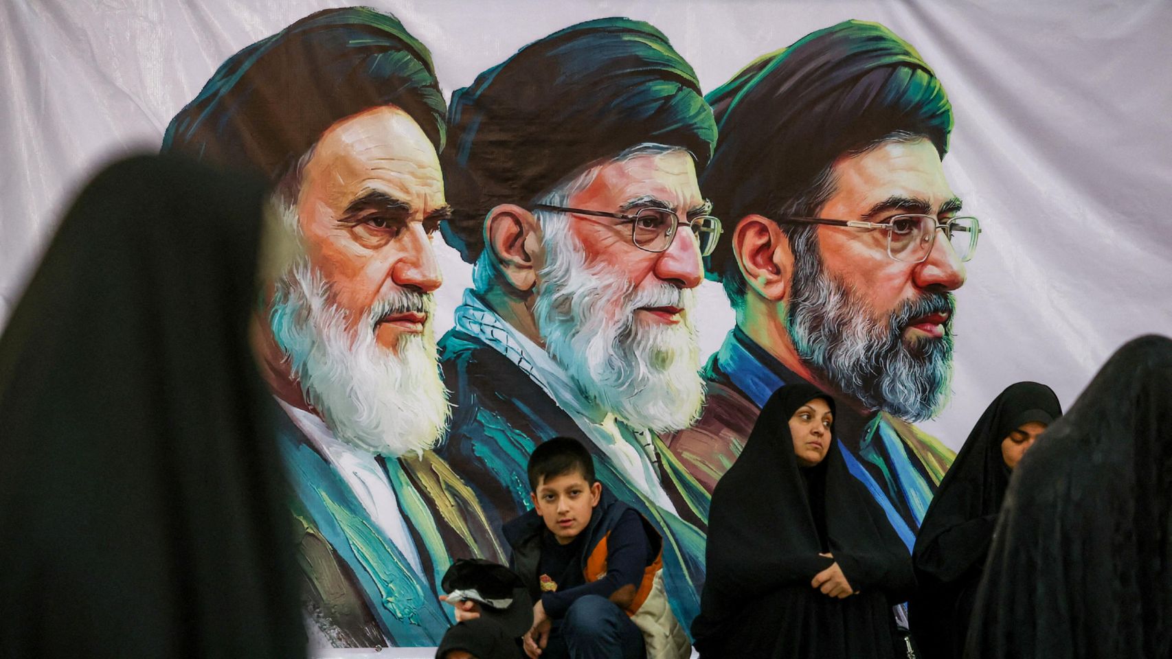 Los funerales de Alí Jamenei ponen a prueba el acuerdo con EEUU: Irán insta a Trump a contener los ataques de Israel