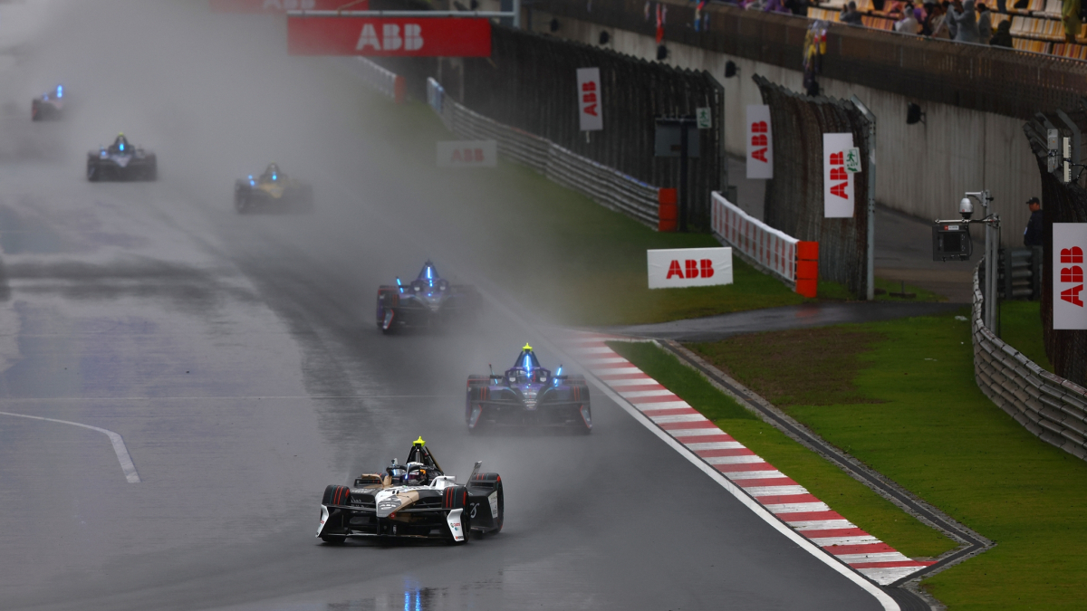 La lluvia extrema obliga a cambiar la carrera de Shanghai