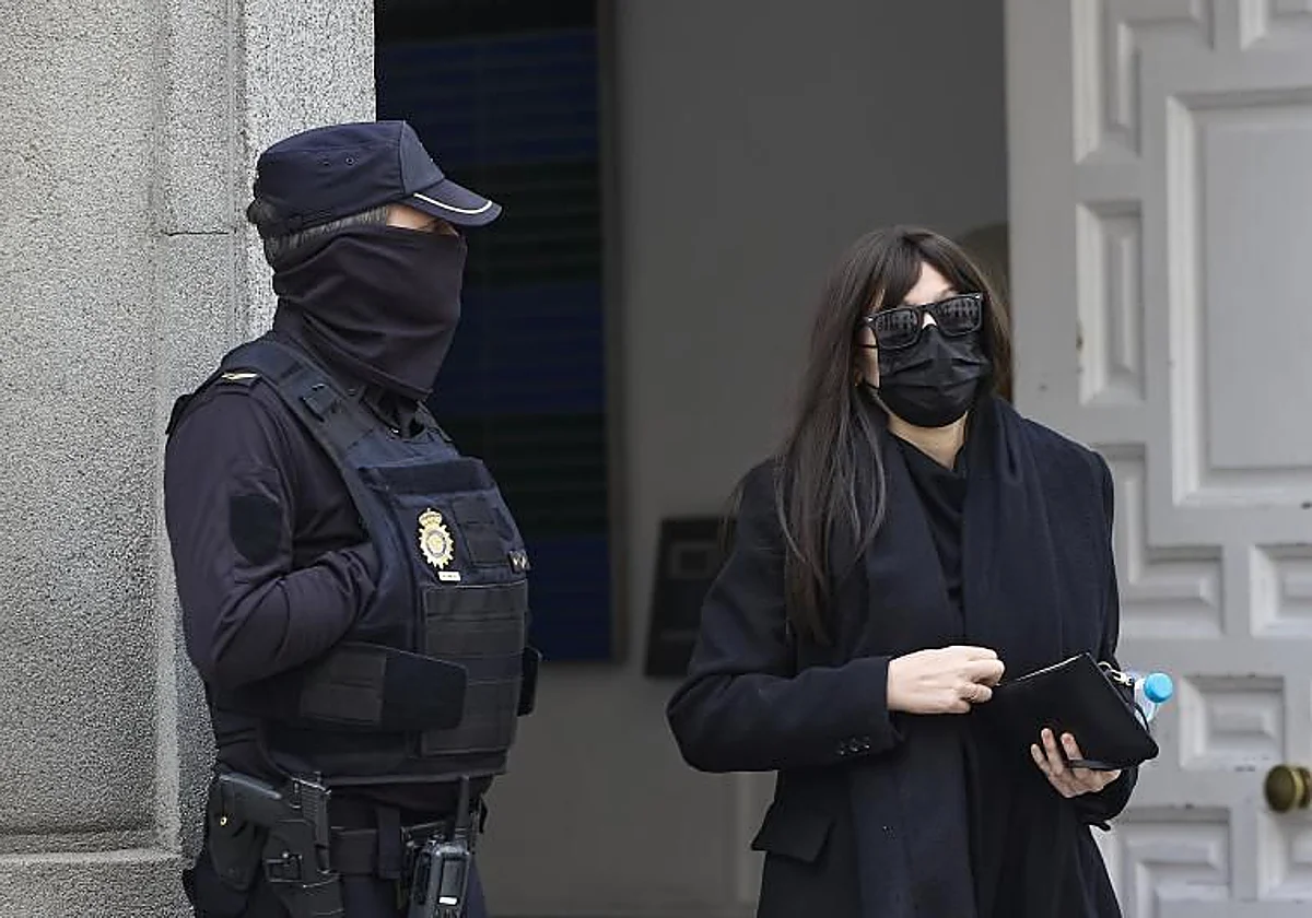 El juez del 'caso Koldo' imputa a la exnovia de Ábalos Jésica Rodríguez por su enchufe en Adif