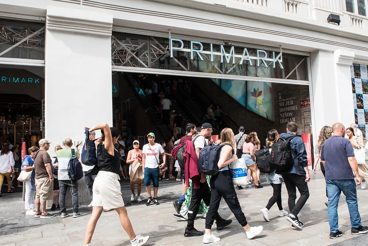 Primark España gana un 14% menos al crecer a un ritmo más lento