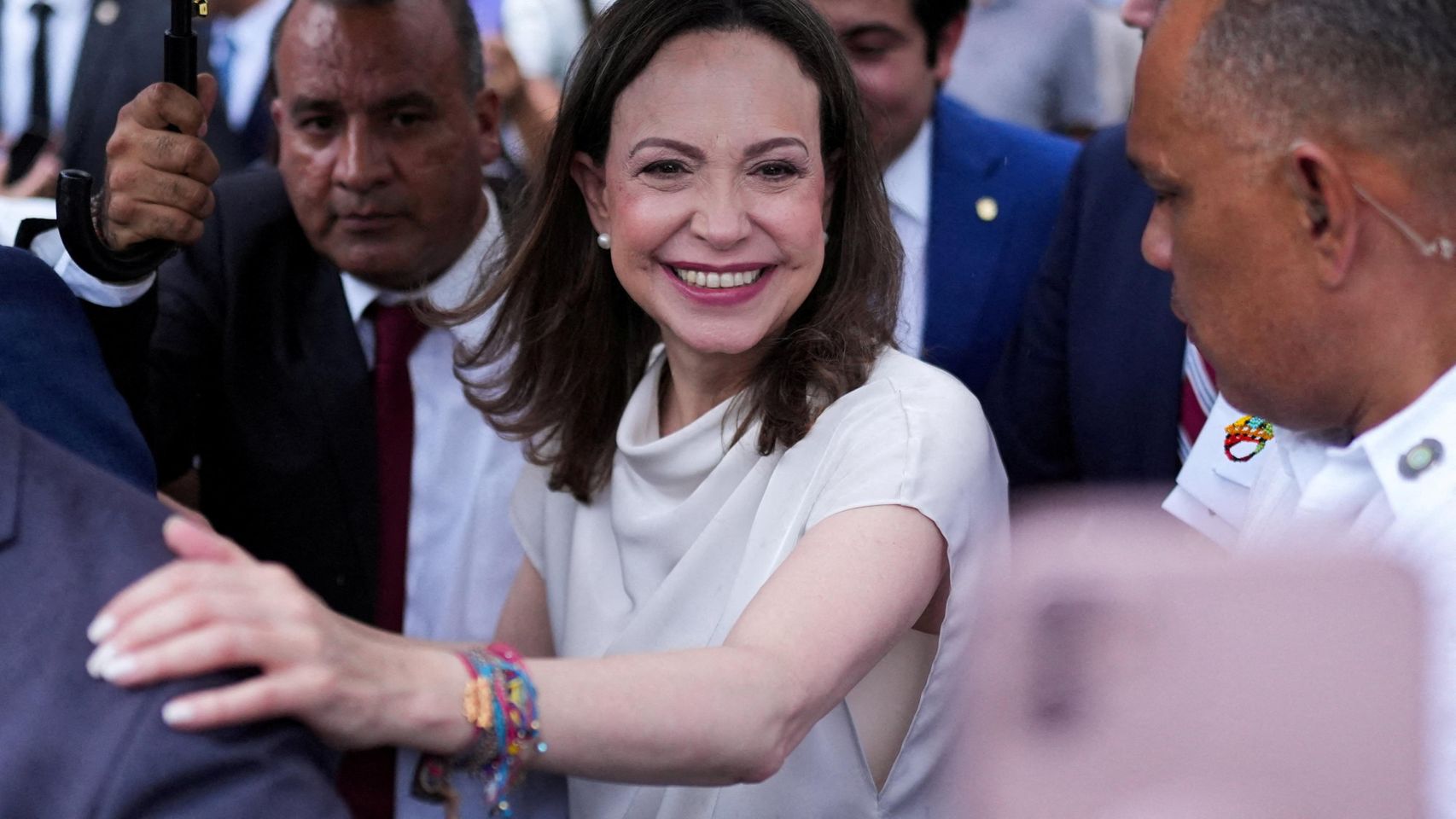 Trump ignora el afán de María Corina de volver a Venezuela en su peor crisis: teme una "guerra civil" con el chavismo