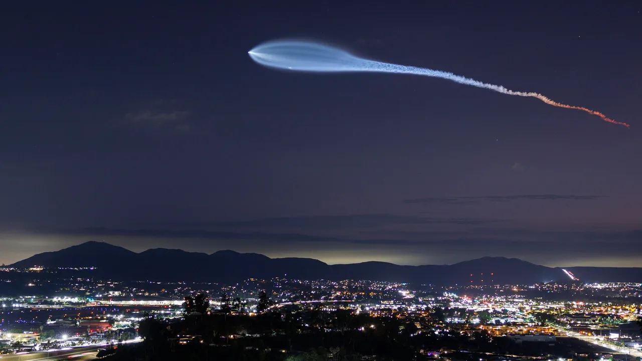 Rusia estaría desarrollando un arma para destruir los satélites de Starlink de Elon Musk