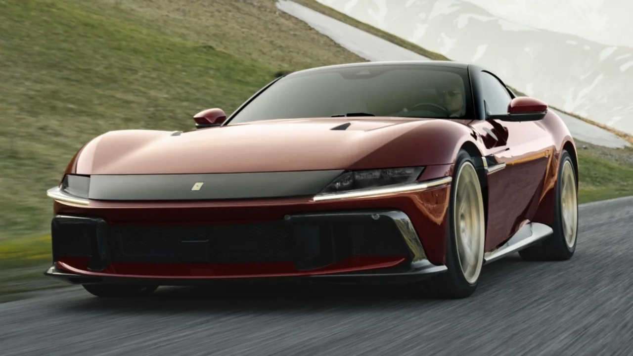 Ferrari 12Cilindri Manuale: una experiencia retro, cambio revolucionario y motor V12 con 830 CV