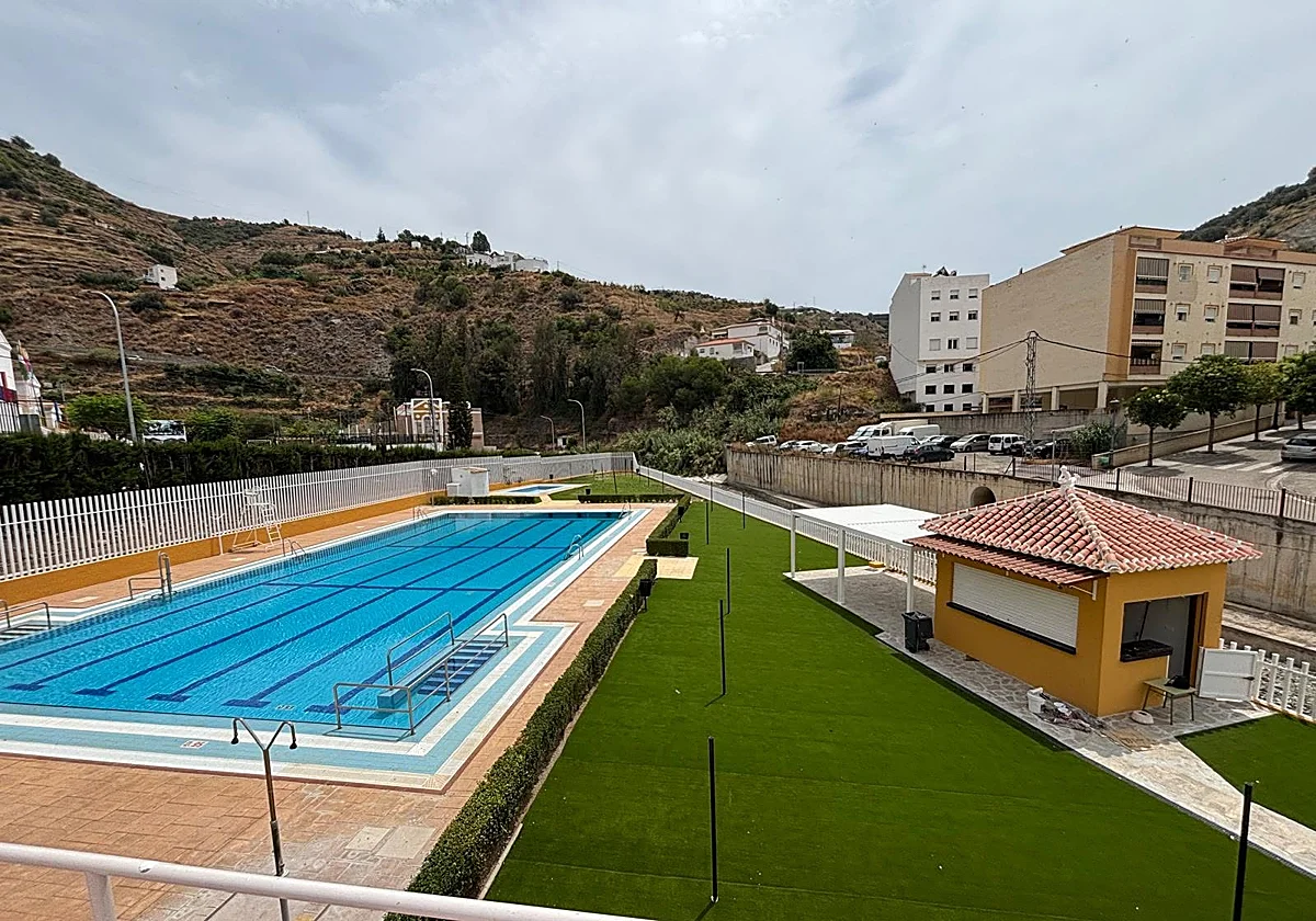 Restos fecales obligan a cerrar durante 24 horas la piscina municipal de Algarrobo