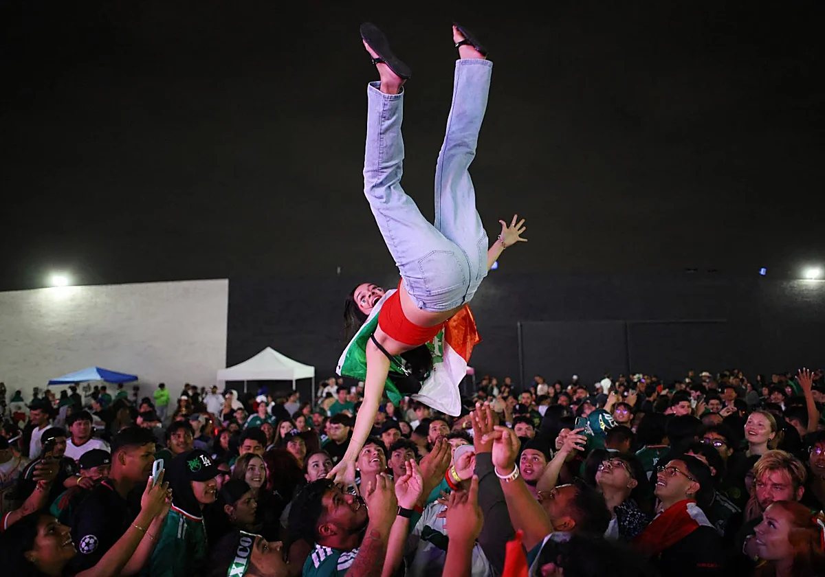 El 'quiere volar' y el 'nadaremos', los festejos que causan alarma antes del México-Inglaterra