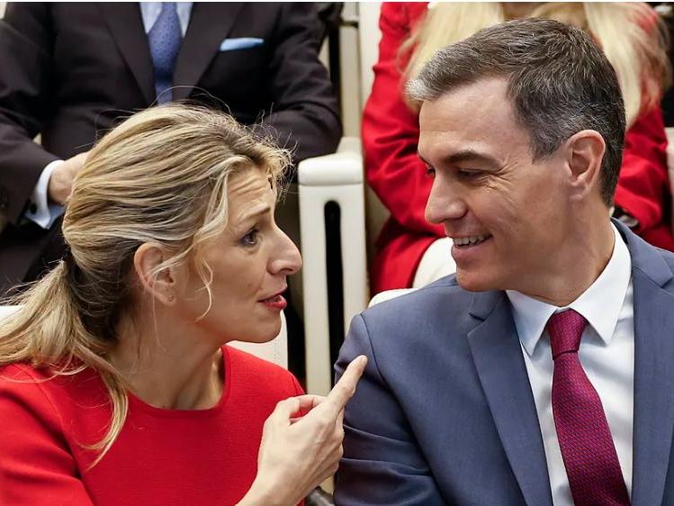 Sánchez se apropia del discurso de Sumar sobre política social cuando la coalición se desangra sin líderes ni proyecto