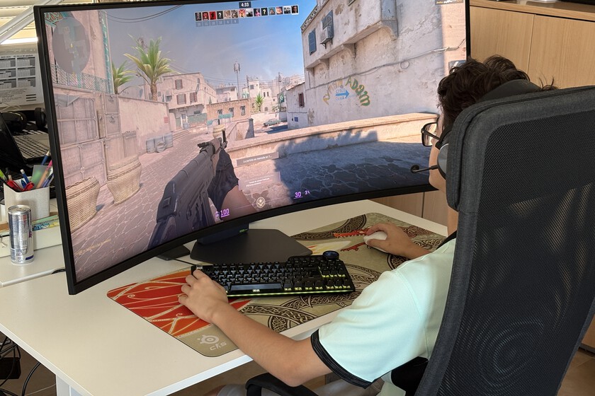 He pasado un mes jugando frente a un monitor curvo de 52 pulgadas. Y ahora lo quiero pero no solo para jugar