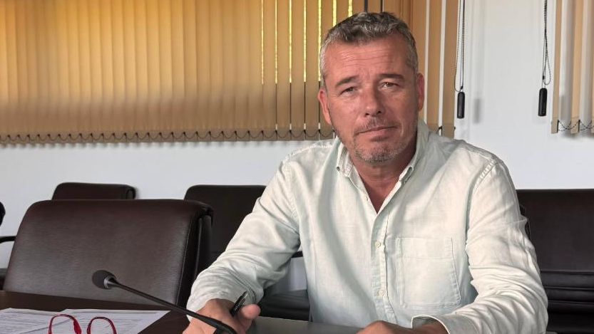 Scott, el concejal británico del PP nacido en Málaga al que le niegan la nacionalidad: "Les molestará que me haga español"