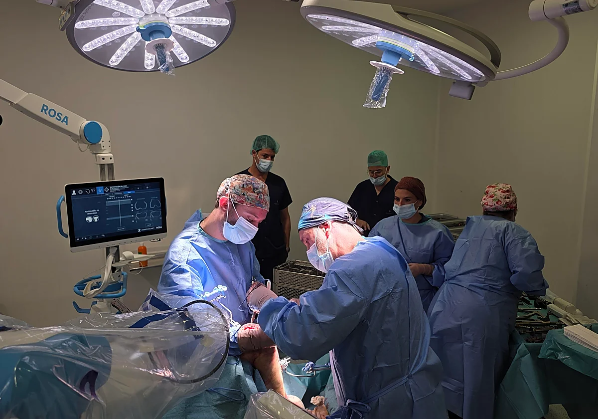 Especialidades clave como ginecología cuentan con más médicos en la privada que en la pública de Málaga