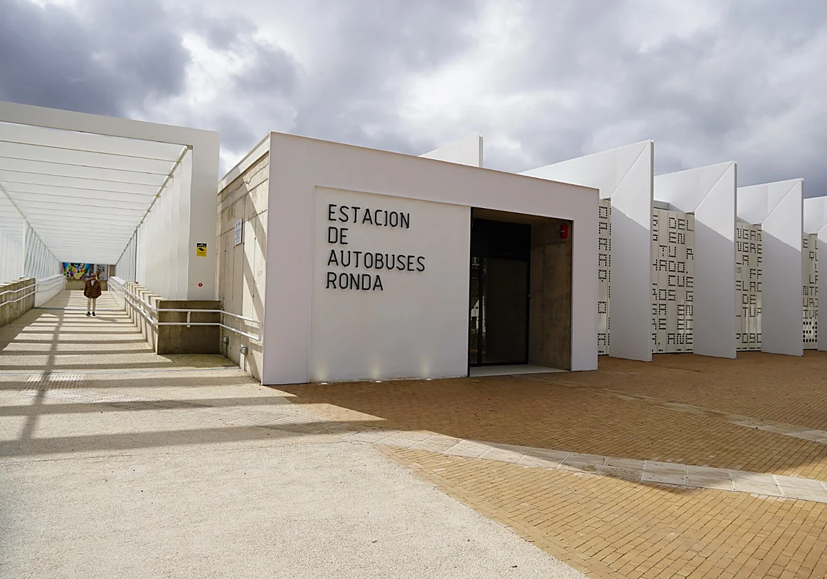 La nueva estación de autobuses de Ronda busca negocio para su local comercial