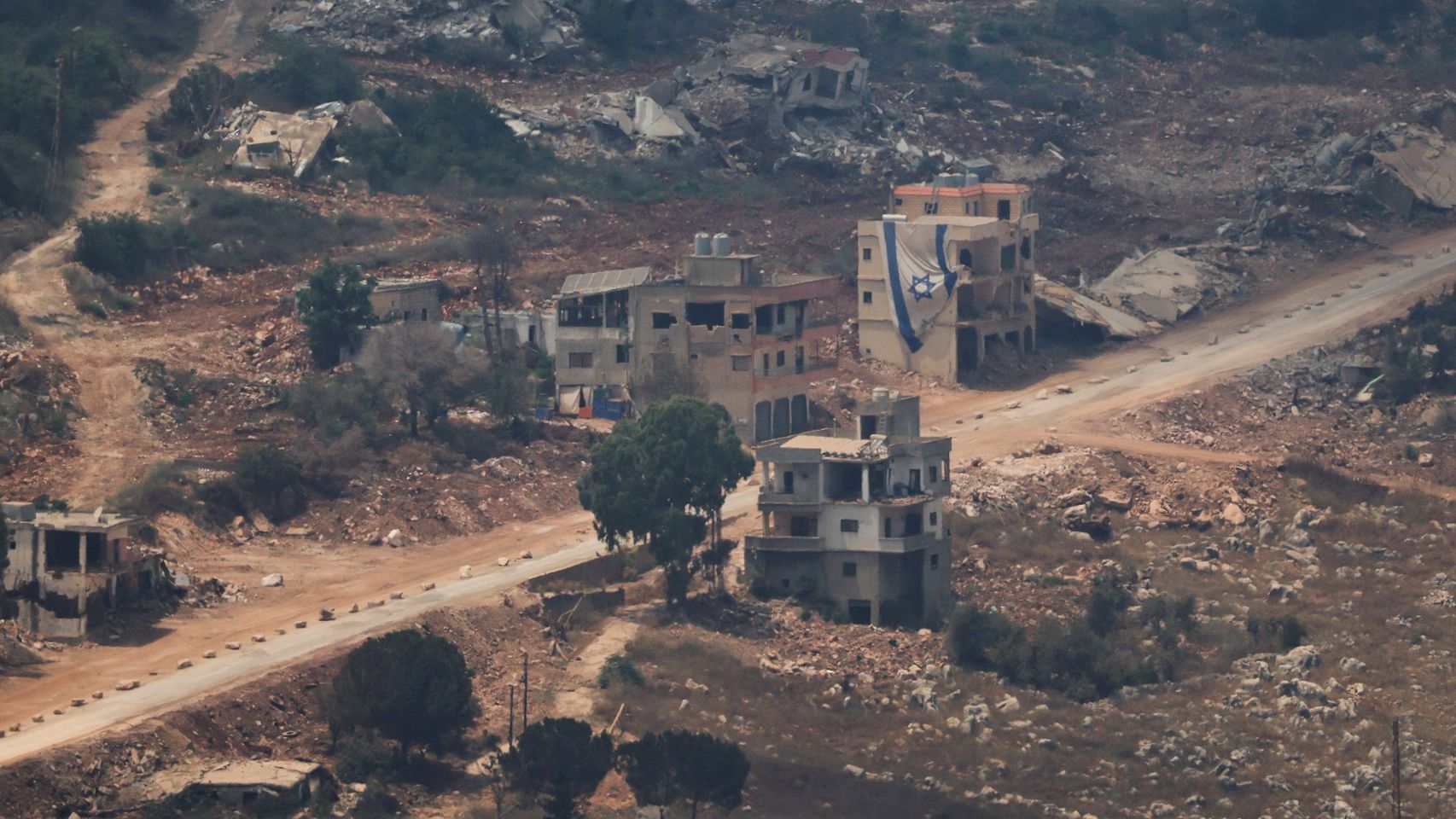 El Ejército israelí "neutraliza" a una supuesta célula de Hezbolá en el sur del Líbano y pone en riesgo el alto el fuego