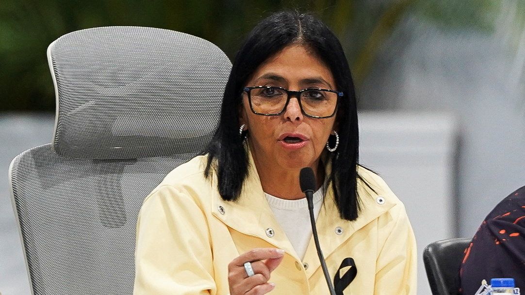 Delcy exige a Aldama que se retracte de que le dio un sobre con un cupo de petróleo o se querellará contra él