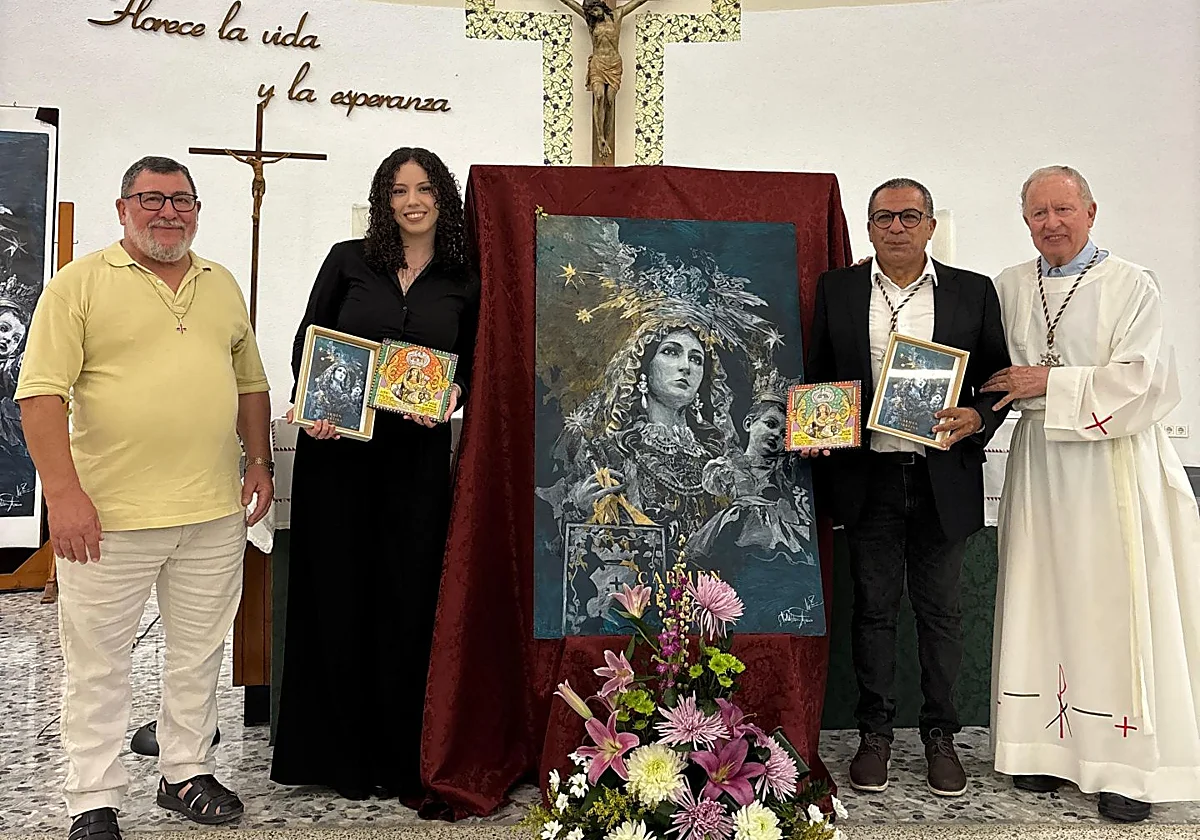 Los vecinos de Palma-Palmilla regalan las nuevas coronas de la Virgen del Carmen y el Divino Infante para su salida procesional