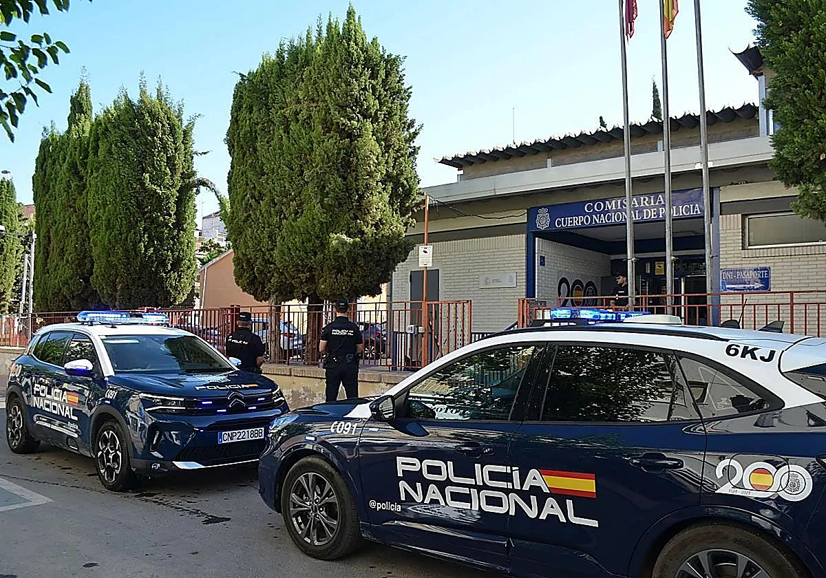 Investigan a tres menores en Murcia por 'desnudar' a compañeras del instituto con inteligencia artificial