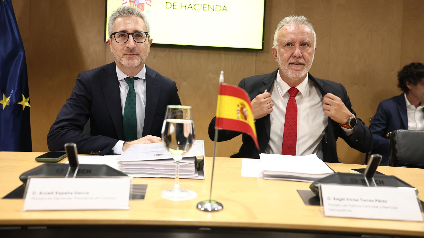 Hacienda da sólo un déficit del 0,1% a las CCAA en 2027, 2028 y 2029 y se reserva la mayor parte para el Estado