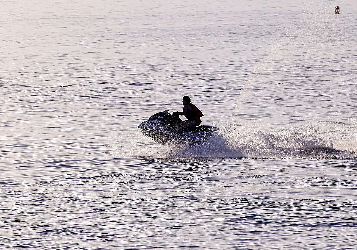 Almuñécar deploys drones along beaches to monitor jet skis