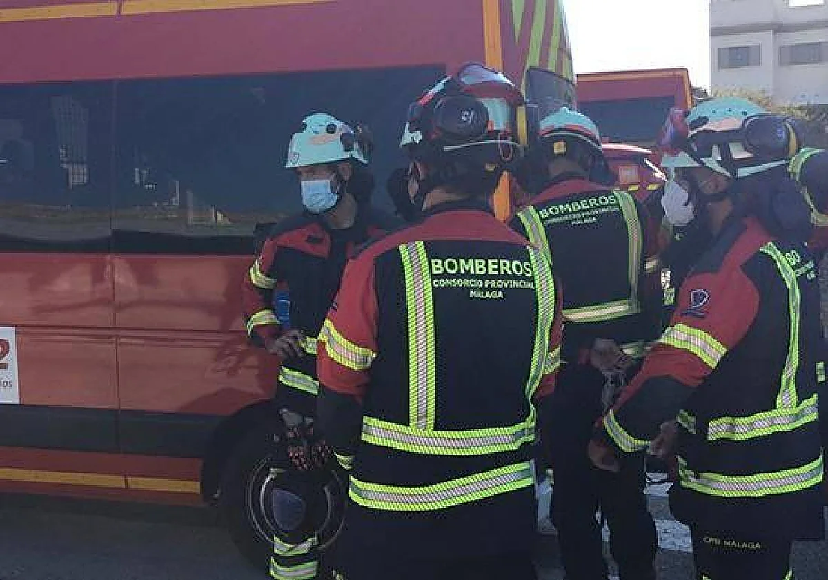 El incendio de un camión obliga a cortar la AP-7 a la altura de Estepona