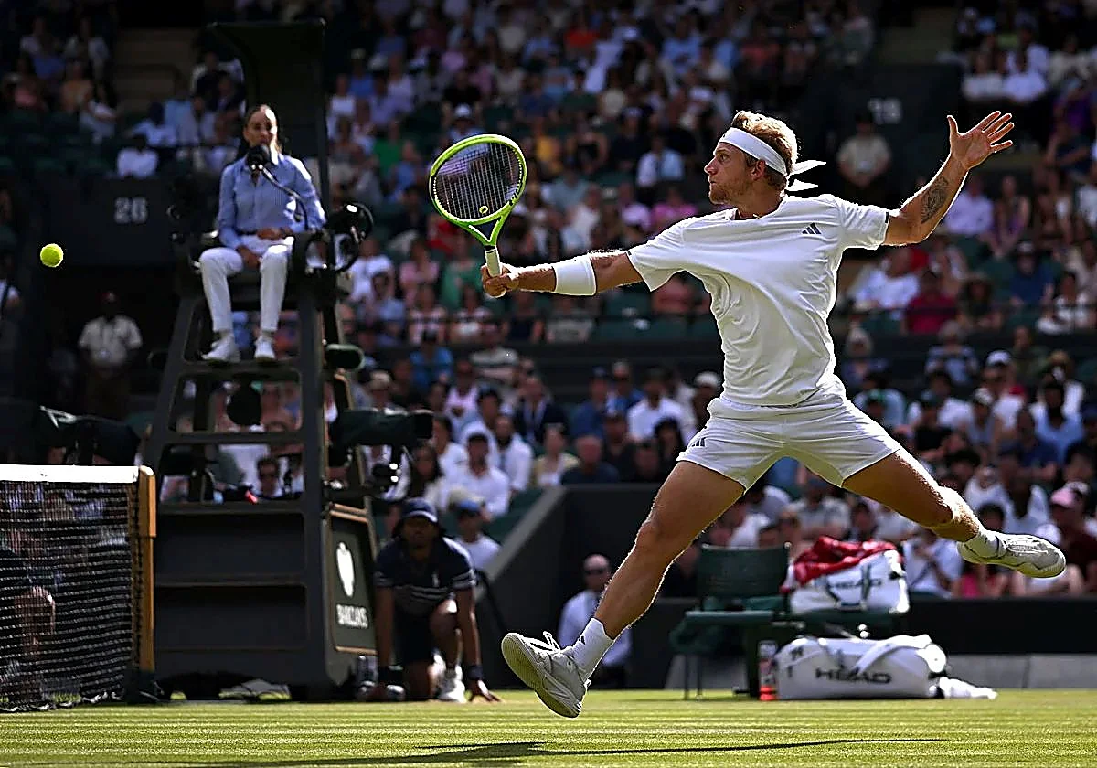 Alejandro Davidovich out of Wimbledon despite battling display in thriller
