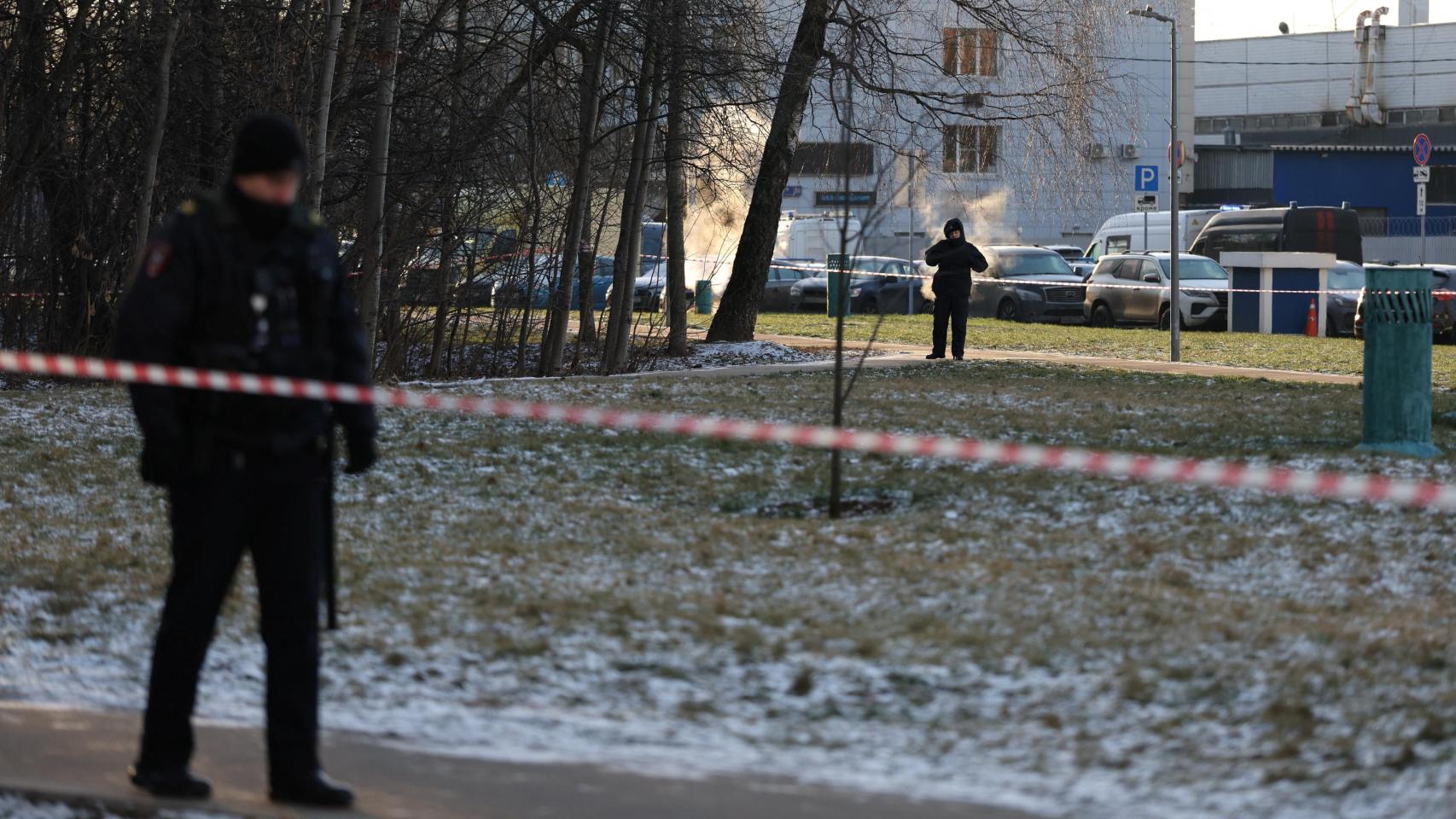 Ataque kamikaze en Moscú: un hombre mata a dos policías detonando una bomba cuando lo iban a detener